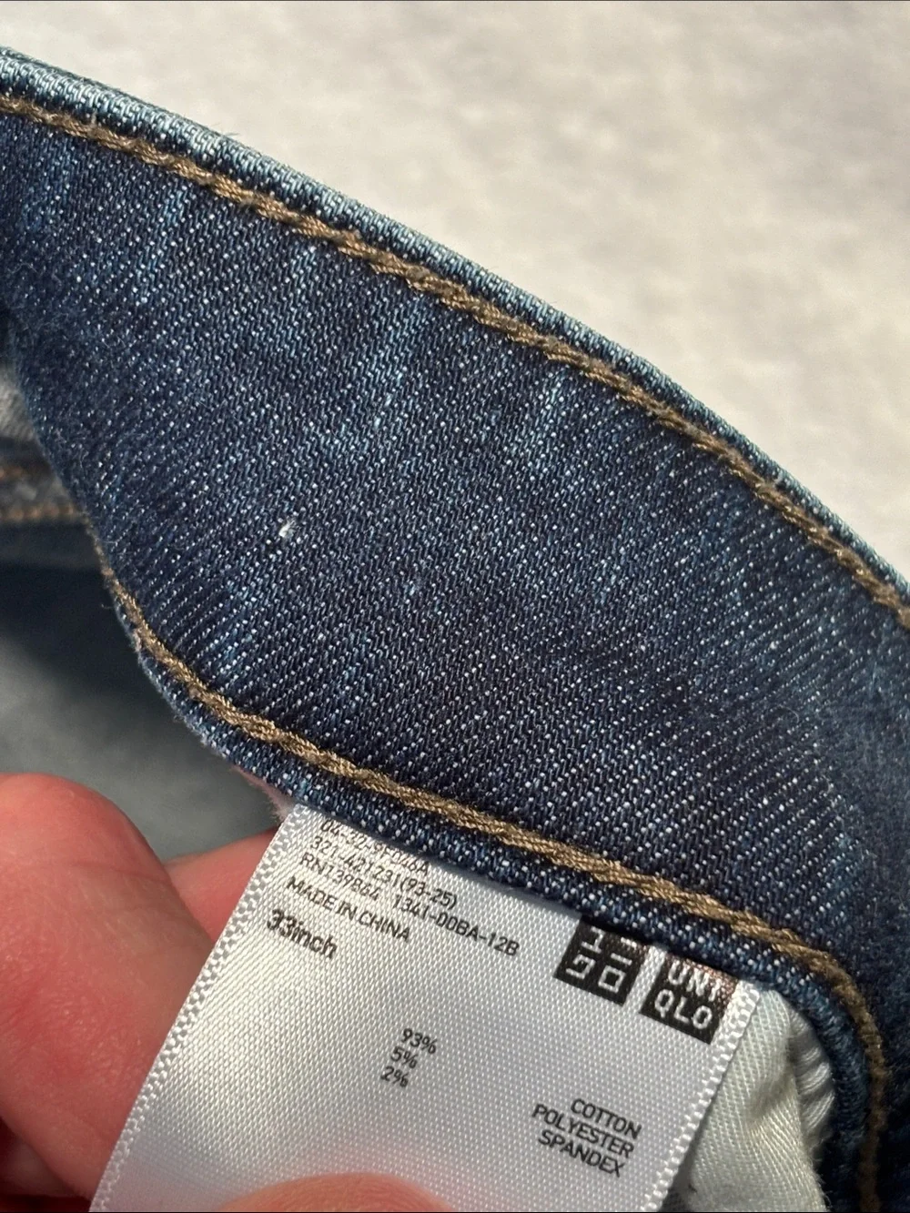 Uniqlo Men's Skinny Ripped Dark Blue Jeans - tapered style